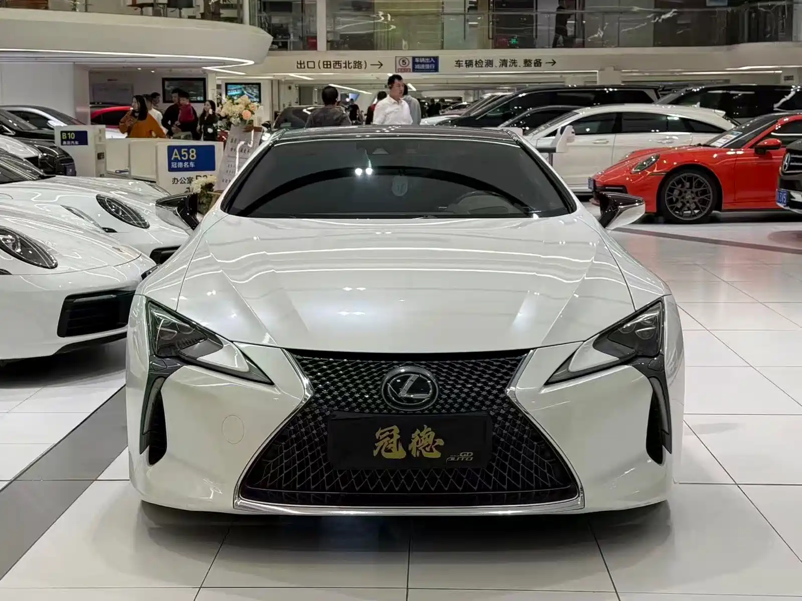 Фото 2 - Lexus LC