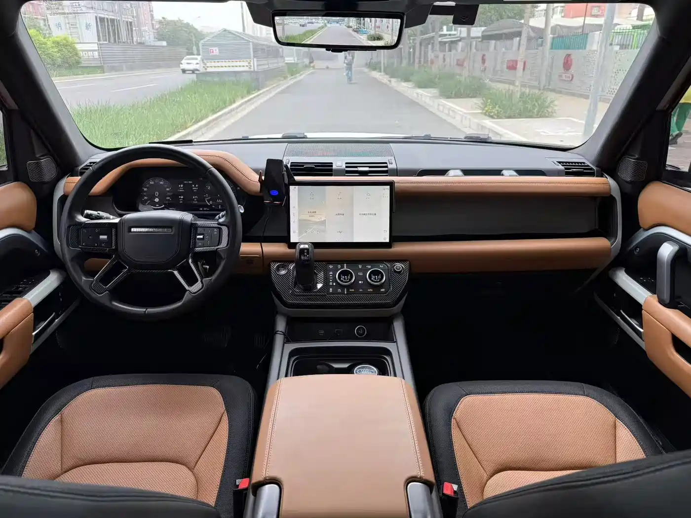 Land Rover Defender 2023 Model 110 3.0T P400 X-DYNAMIC HSE фото 12