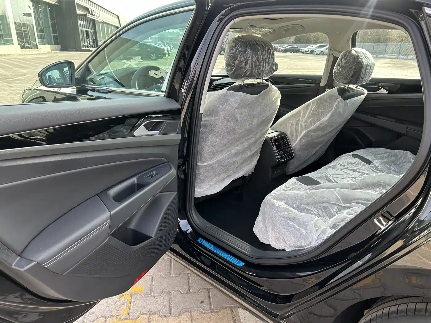 Volkswagen Passat 2026 Outstanding Edition 380TSI Starlight Dragon Soaring Version фото 9