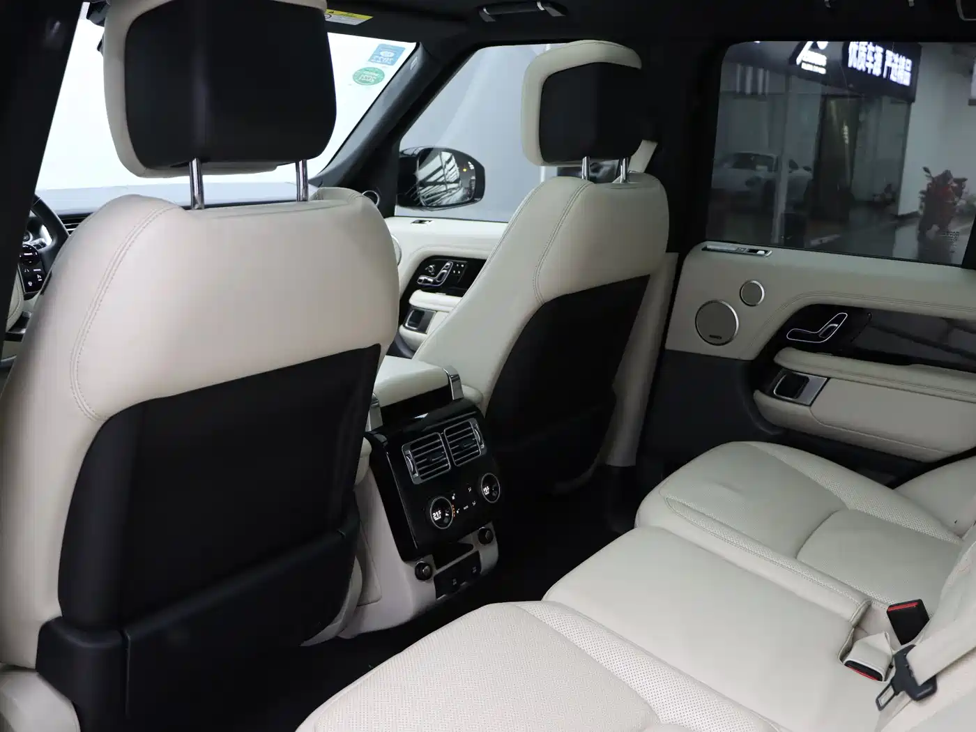 Land Rover Range Rover 2020 3.0 L6 Shengshi Edition фото 25