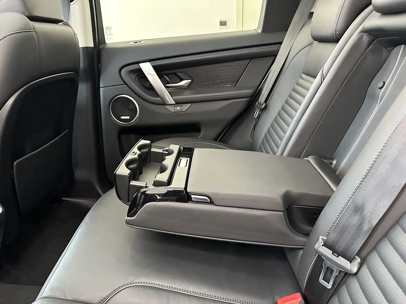 Land Rover Discovery Sport 2024 Luxury Custom Edition фото 20