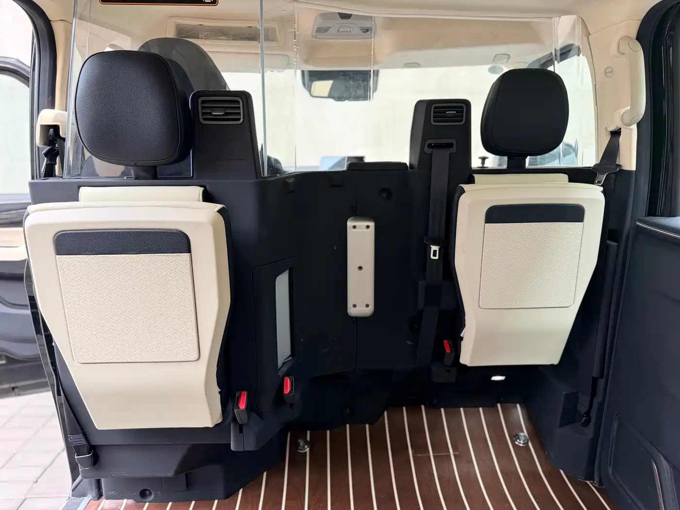 LEVC TX 2022 TX5 Extended Range Space Comfort Edition фото 18