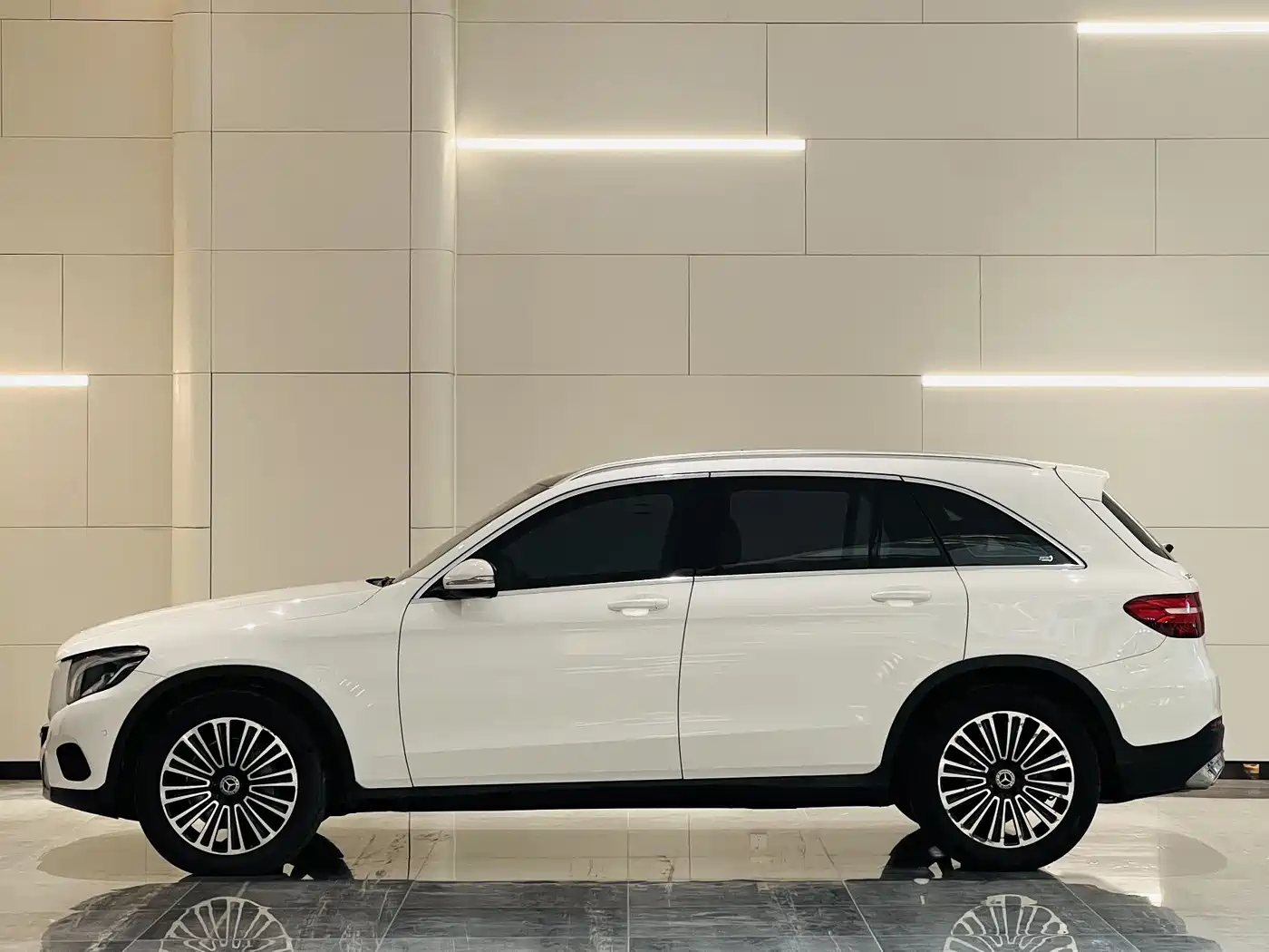 Mercedes-Benz GLC 2019 Model GLC 200 L 4MATIC фото 3