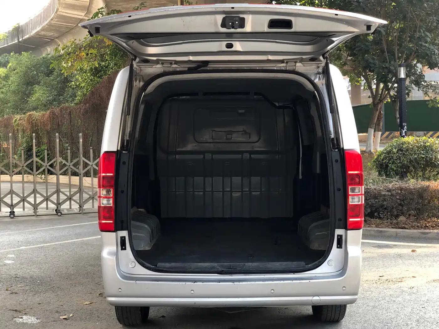 JAC Refine M3 2023 2023 PLUS 1.8L Shuttle 2-seater