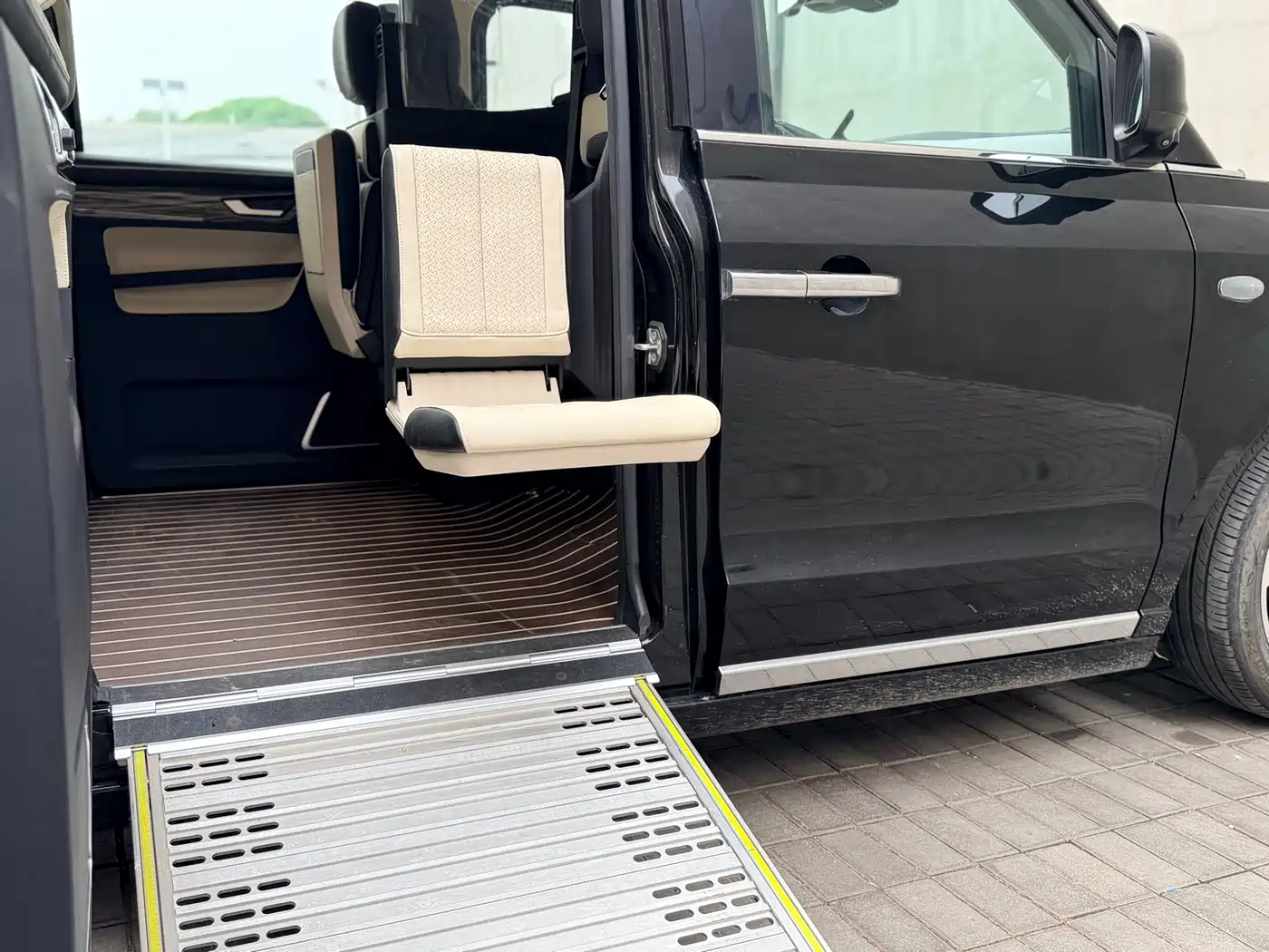 LEVC TX 2022 TX5 Extended Range Space Comfort Edition фото 38