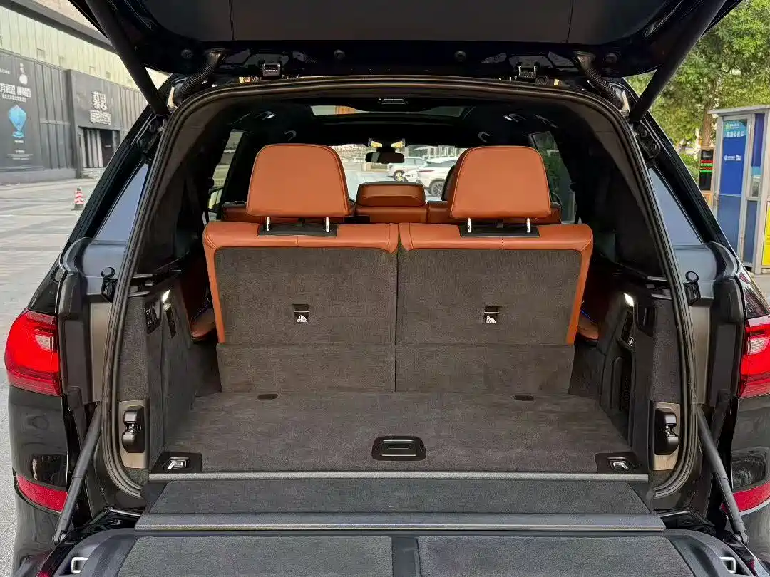 Photo 8 - BMW X7