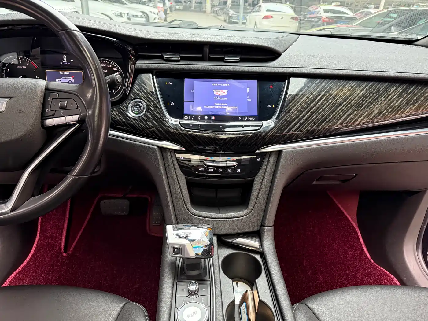 CADILLAC XT6