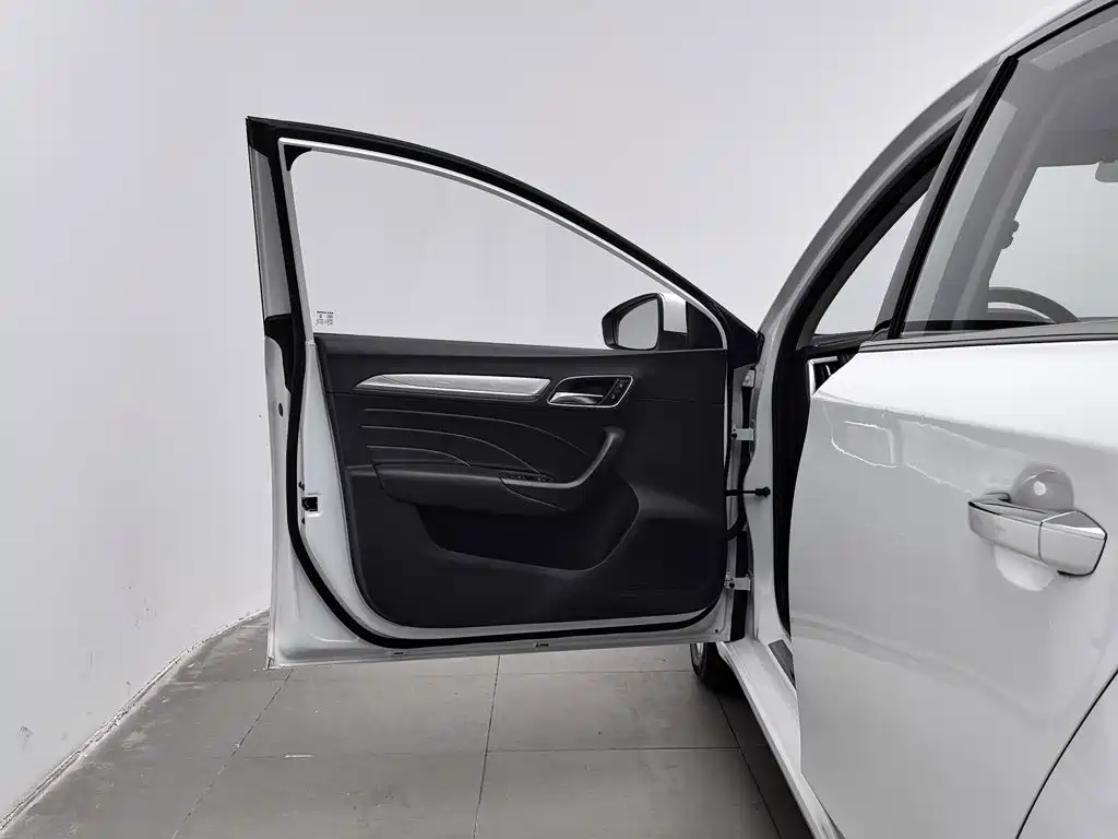 Roewe i6 New Energy 2018 2017 45T Hybrid Connected Smart Enjoyment Edition