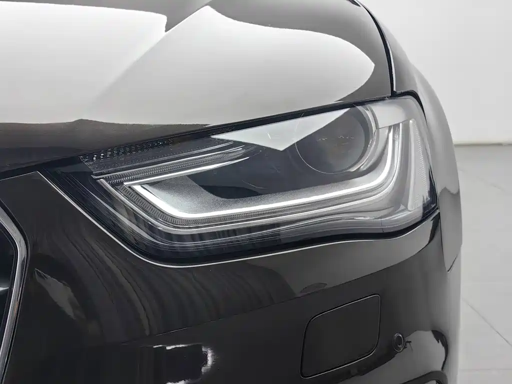 Фото 7 - Audi A4L