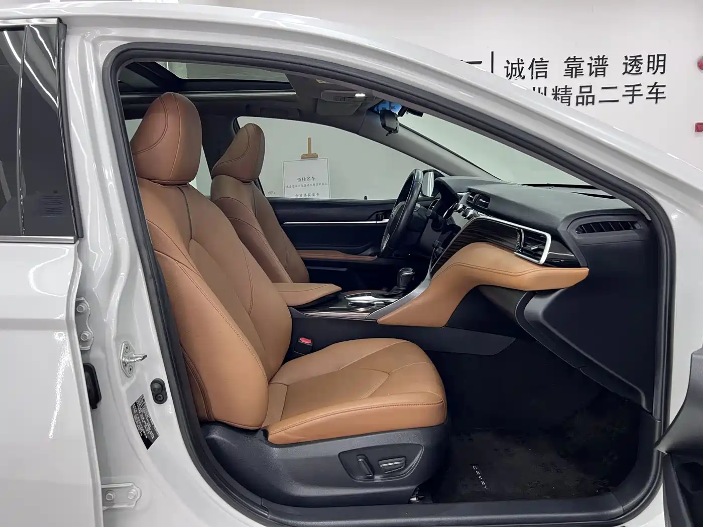 Toyota Camry 2021 2.5G Luxury Edition фото 10