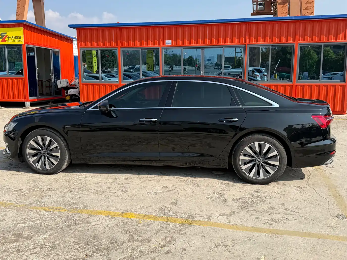 Audi A6L 2023 45 TFSI Premium Selection Elegance фото 3