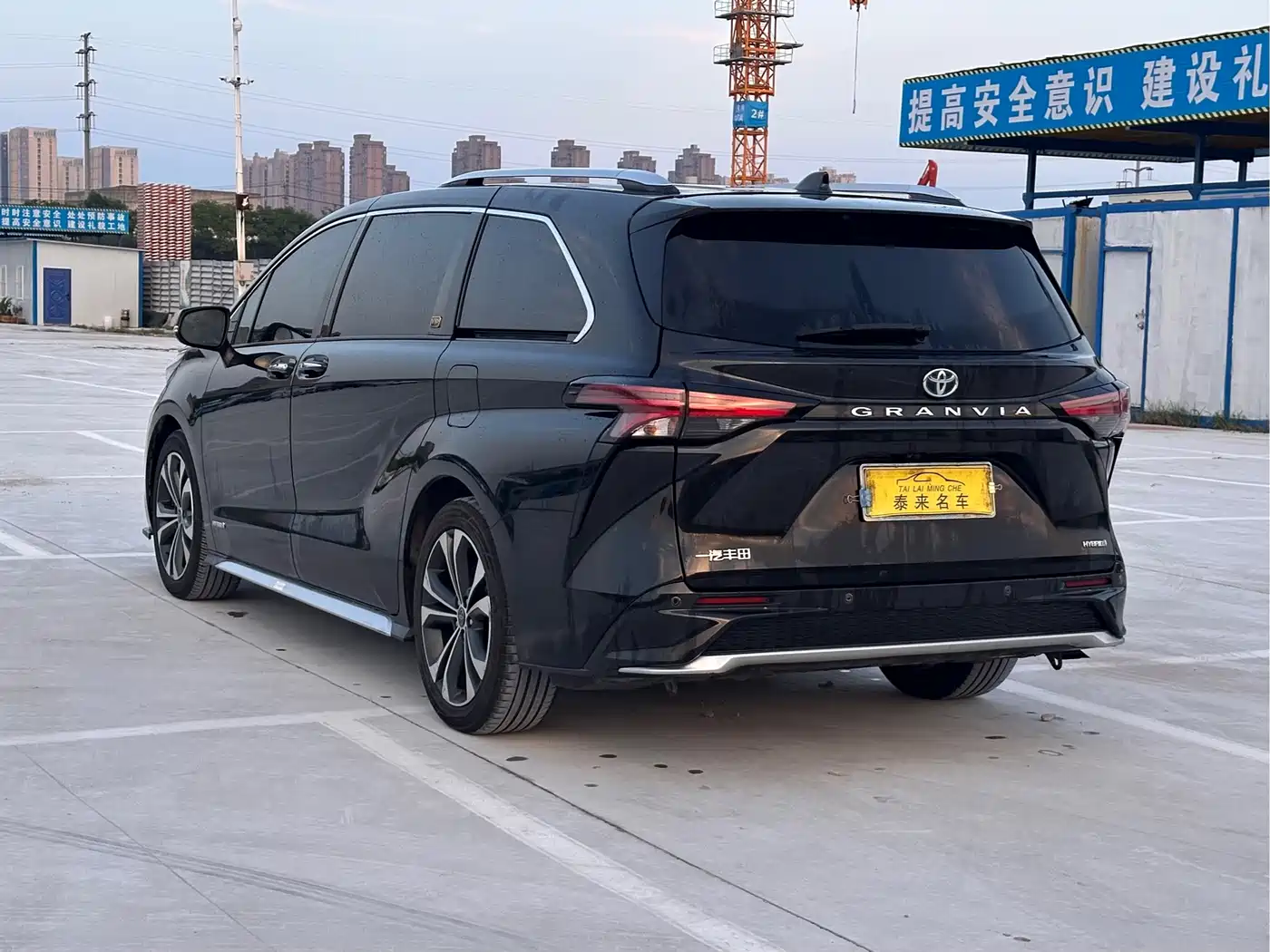 Toyota Granvia 2024 2023 2.5L Hybrid Flagship VIP Edition