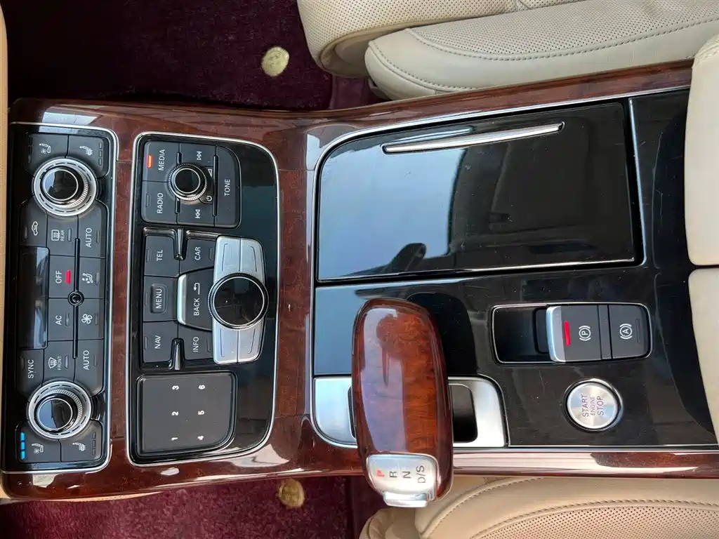 Audi A8 2012 A8L 45 TFSI quattro Luxury фото 11