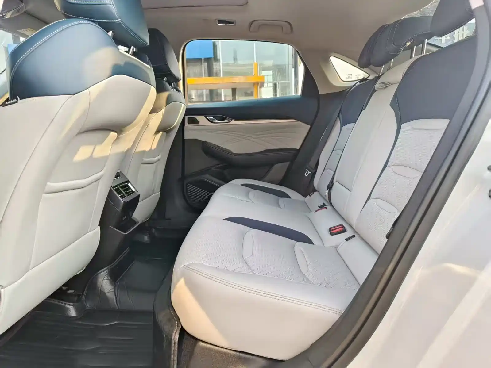Фото 6 - Geely Preface