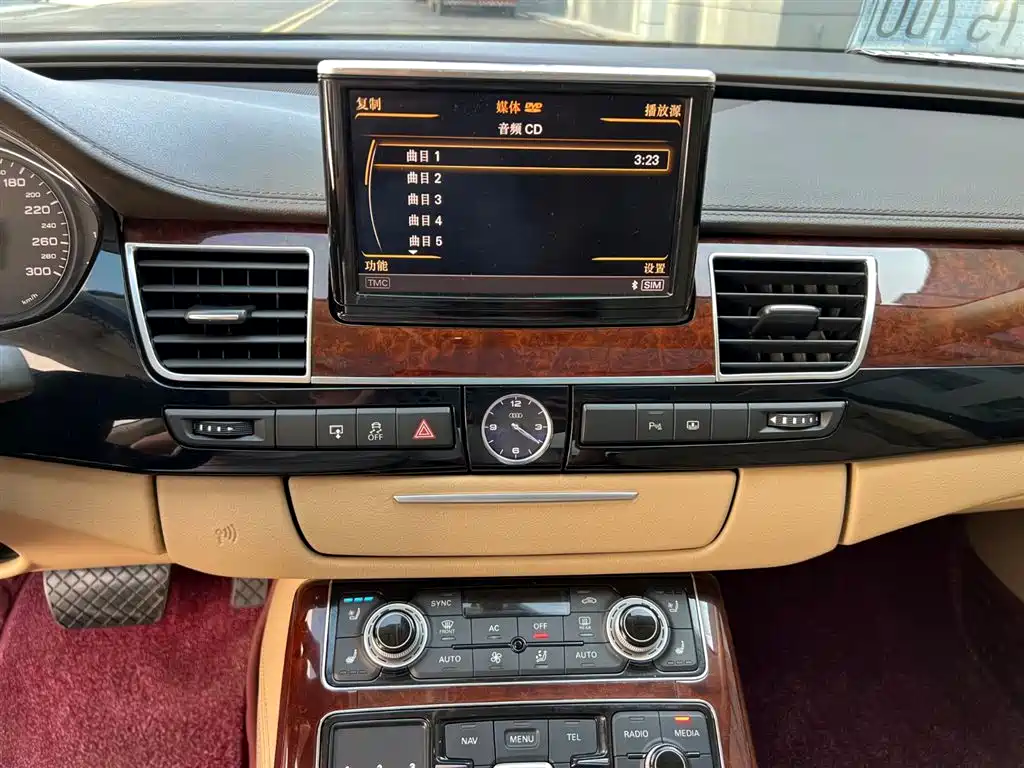 Audi A8 2012 A8L 45 TFSI quattro Luxury фото 12