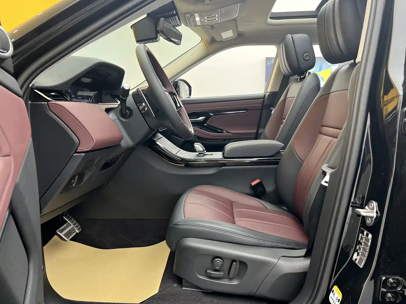 Land Rover Range Rover Evoque 2024 Range Rover Evoque L 249PS Light Master Edition фото 4