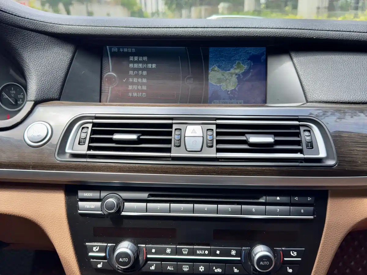 BMW 7 Series 2011 730Li Elegance фото 14