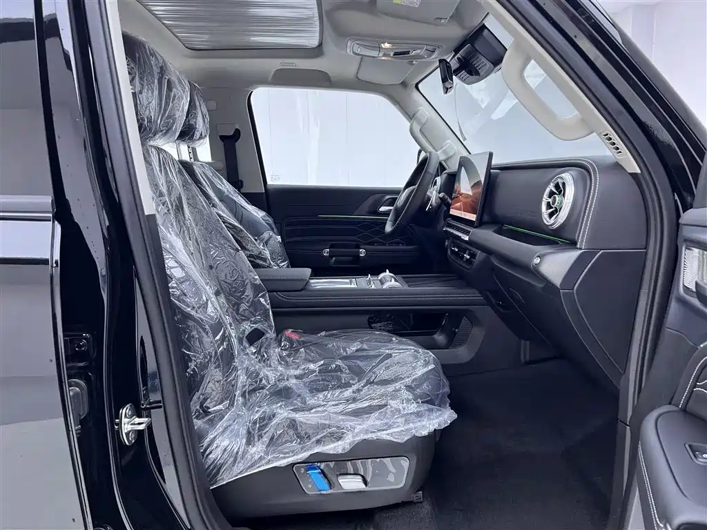 TANK TANK 300 NEW ENERGY