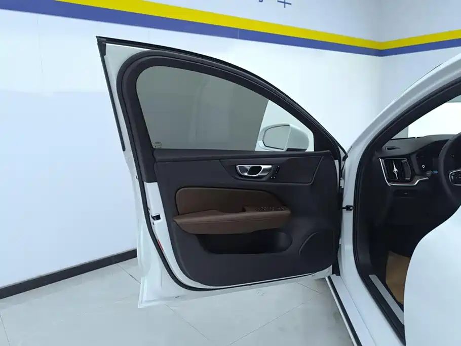 Volvo S60 2024 2025 B4 Smart Elite Luxury Edition