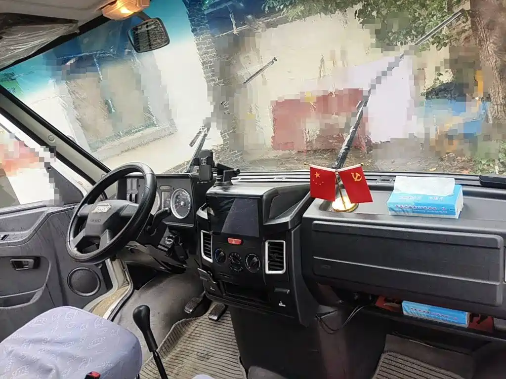 Iveco Daily 2022 2021 Model 2.5T A35 M1 Passenger Vehicle 5-9 Seats Short Wheelbase Low Roof Dual Tires Manual Door