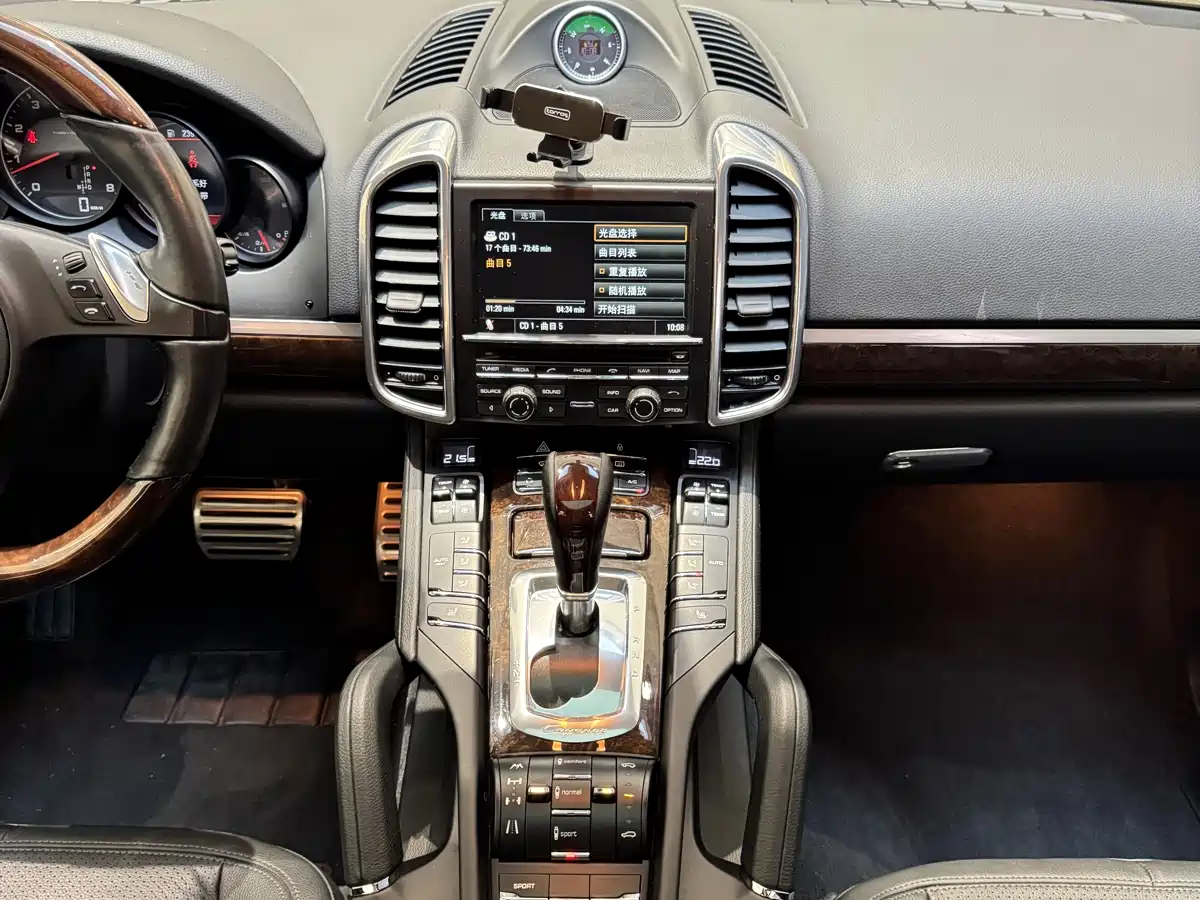Porsche Cayenne 2014 Cayenne Platinum Edition 3.0T фото 21