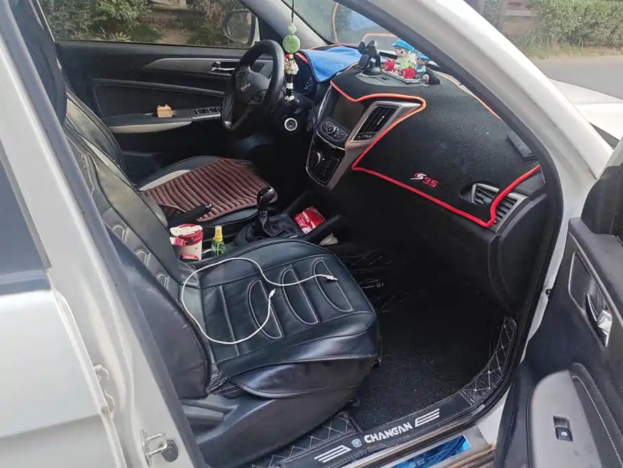 Photo 8 - Changan CS35
