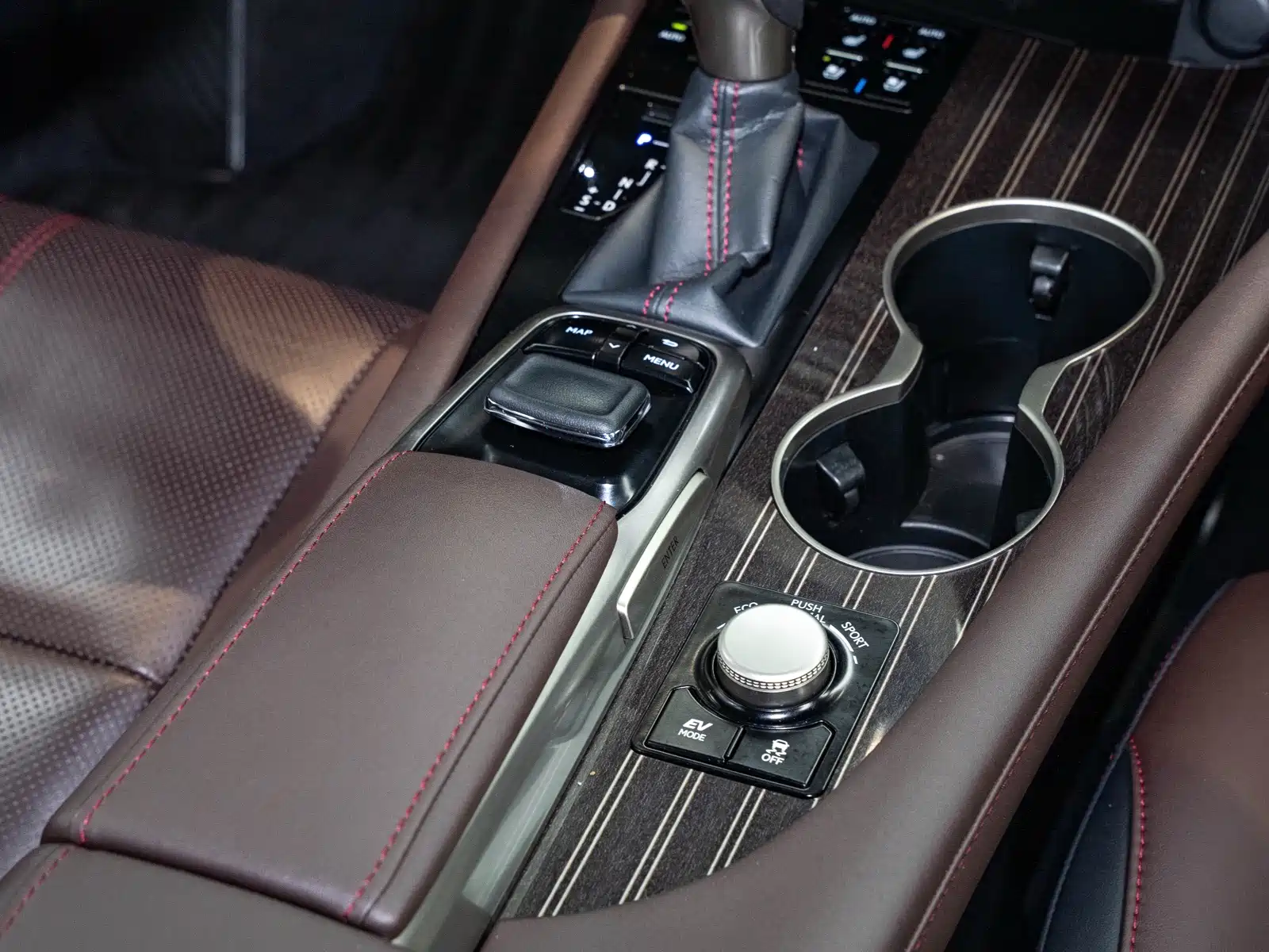 Фото 20 - Lexus RX