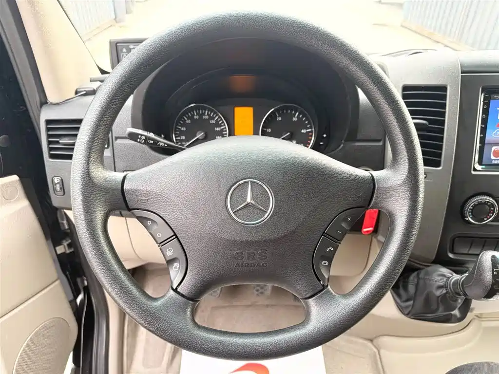 Mercedes-Benz Sprinter 2012 Model 2.1T Premium Tour Long Wheelbase фото 10