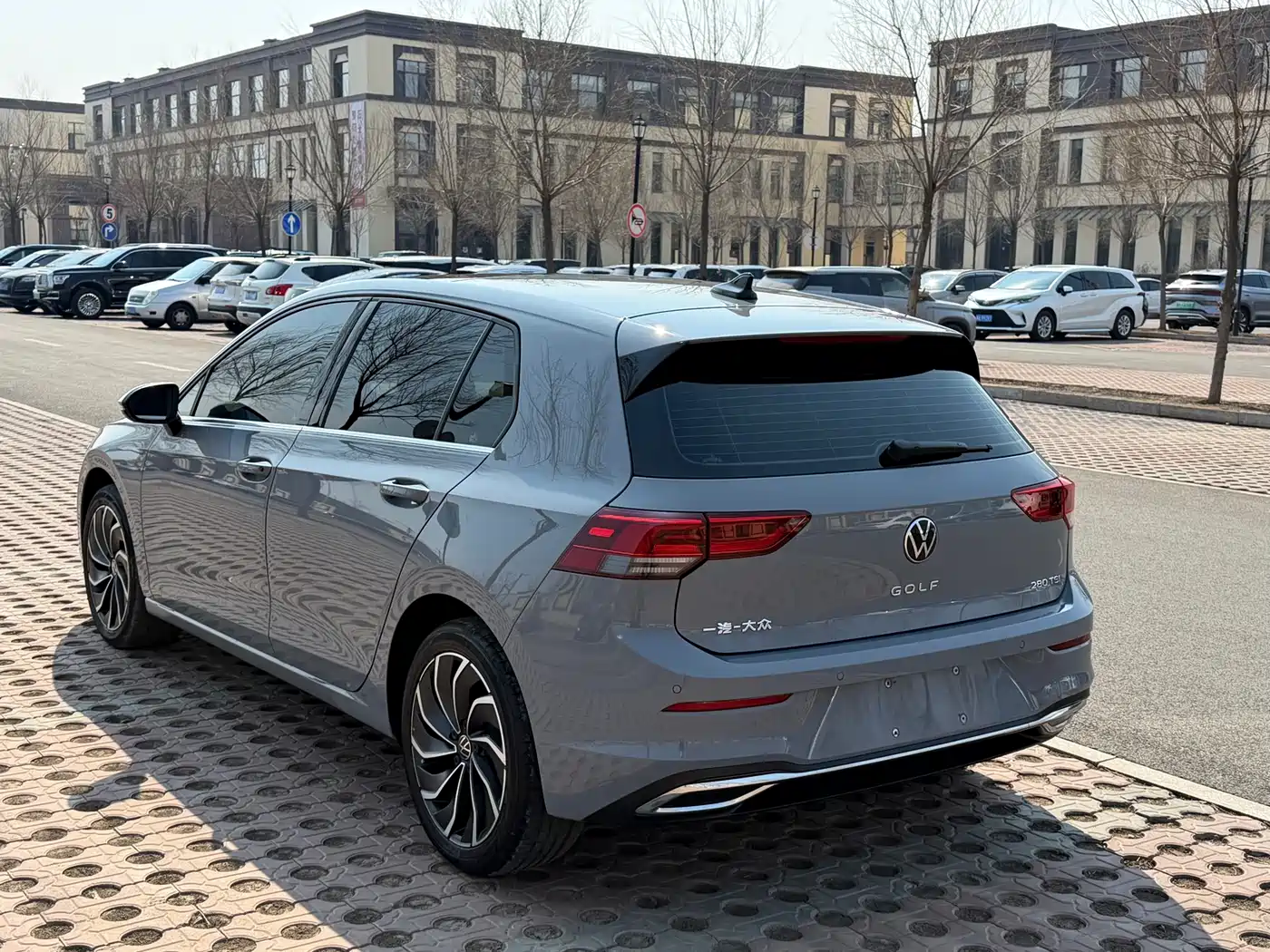 VOLKSWAGEN GOLF