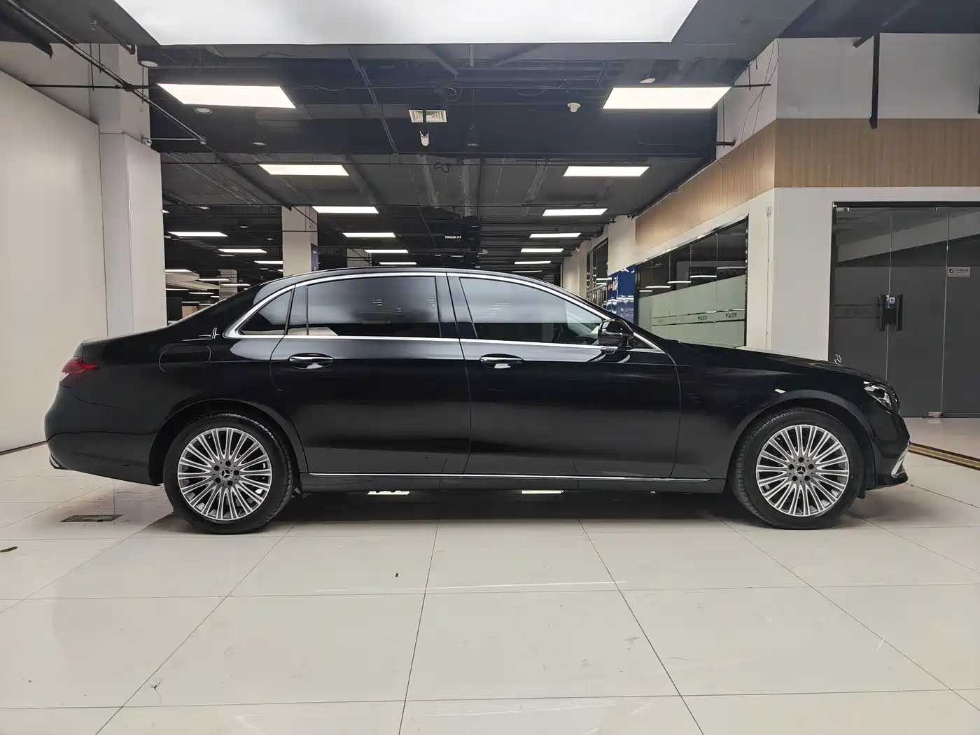 Mercedes-Benz E-Class 2023 E 300 L Fashion фото 10