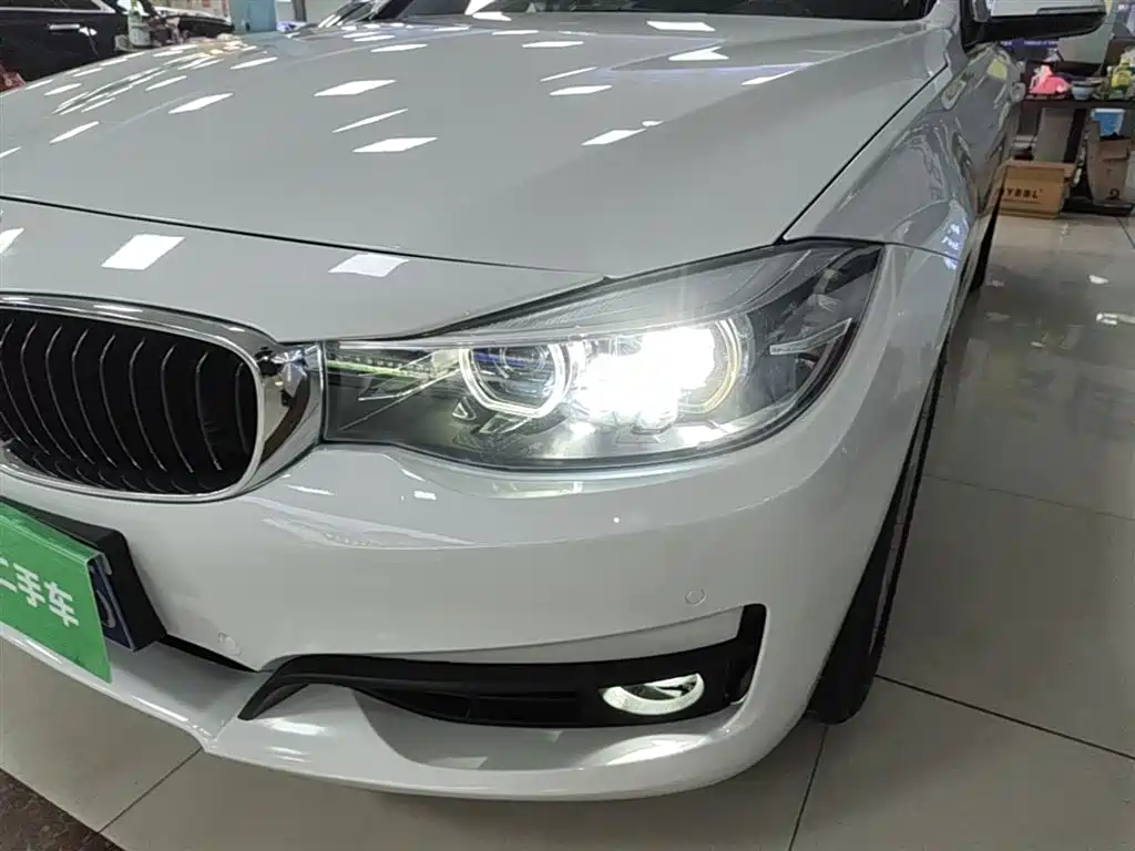 BMW 3 Series GT 2019 320i Fashion Model фото 24