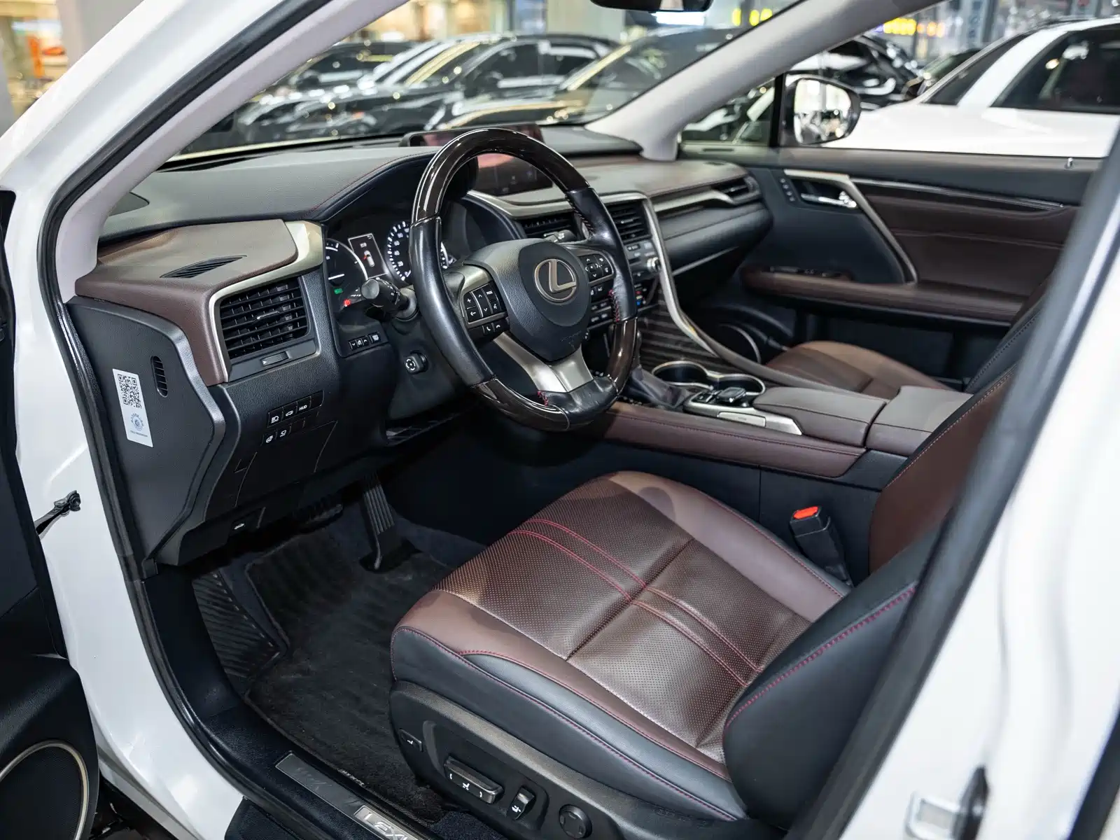 Фото 9 - Lexus RX