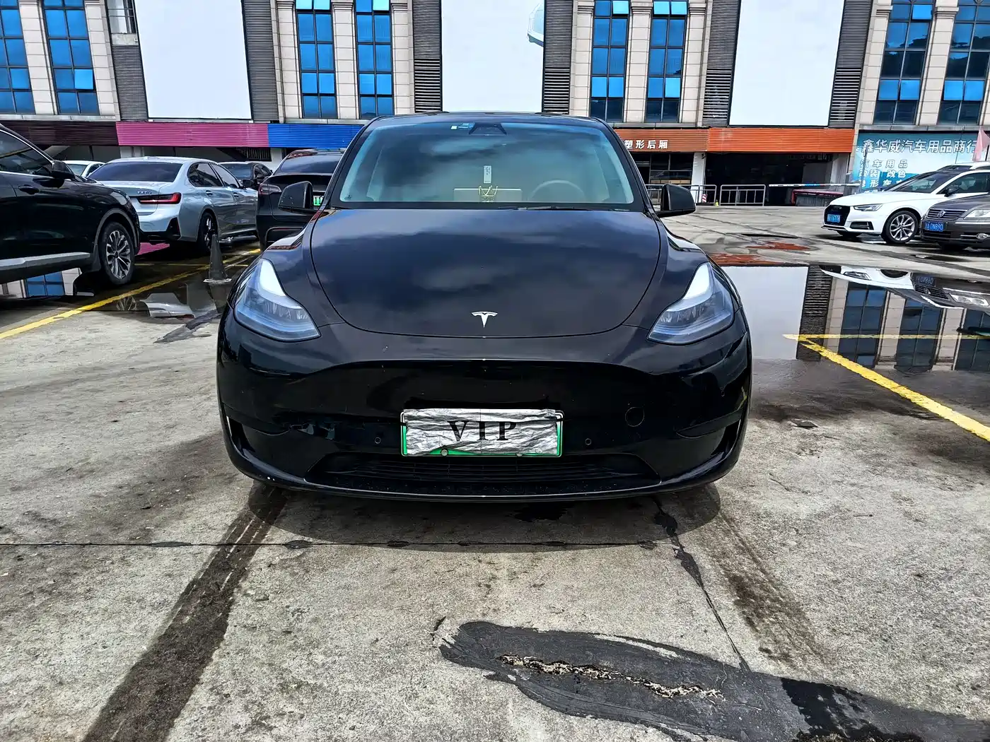 TESLA MODEL Y