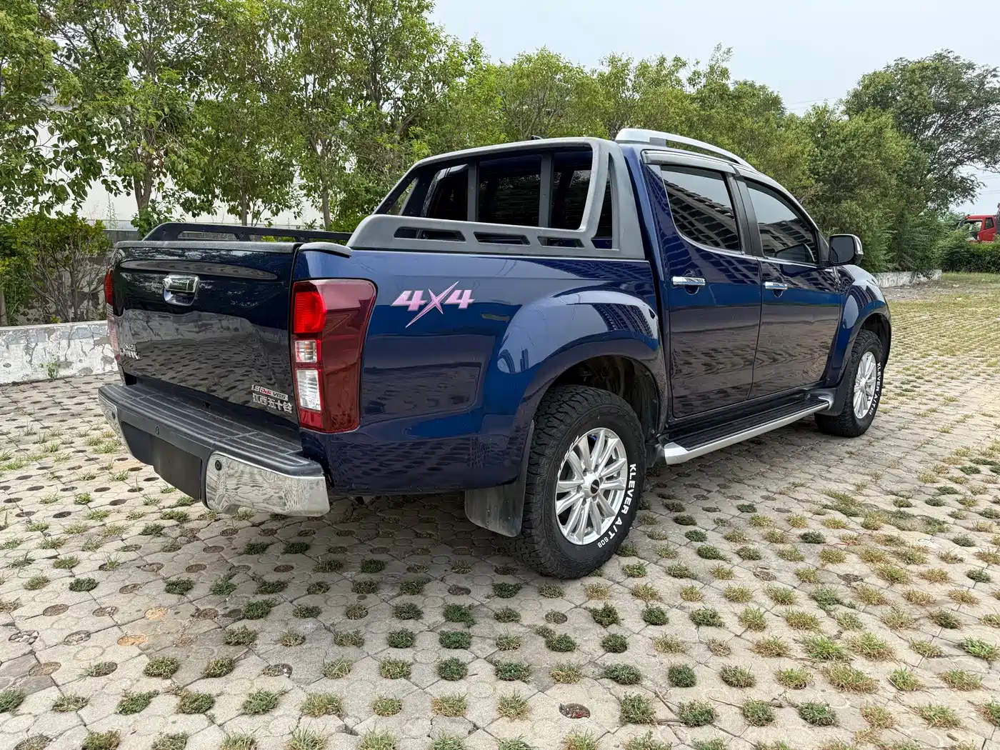 Фото 7 - Isuzu D-MAX