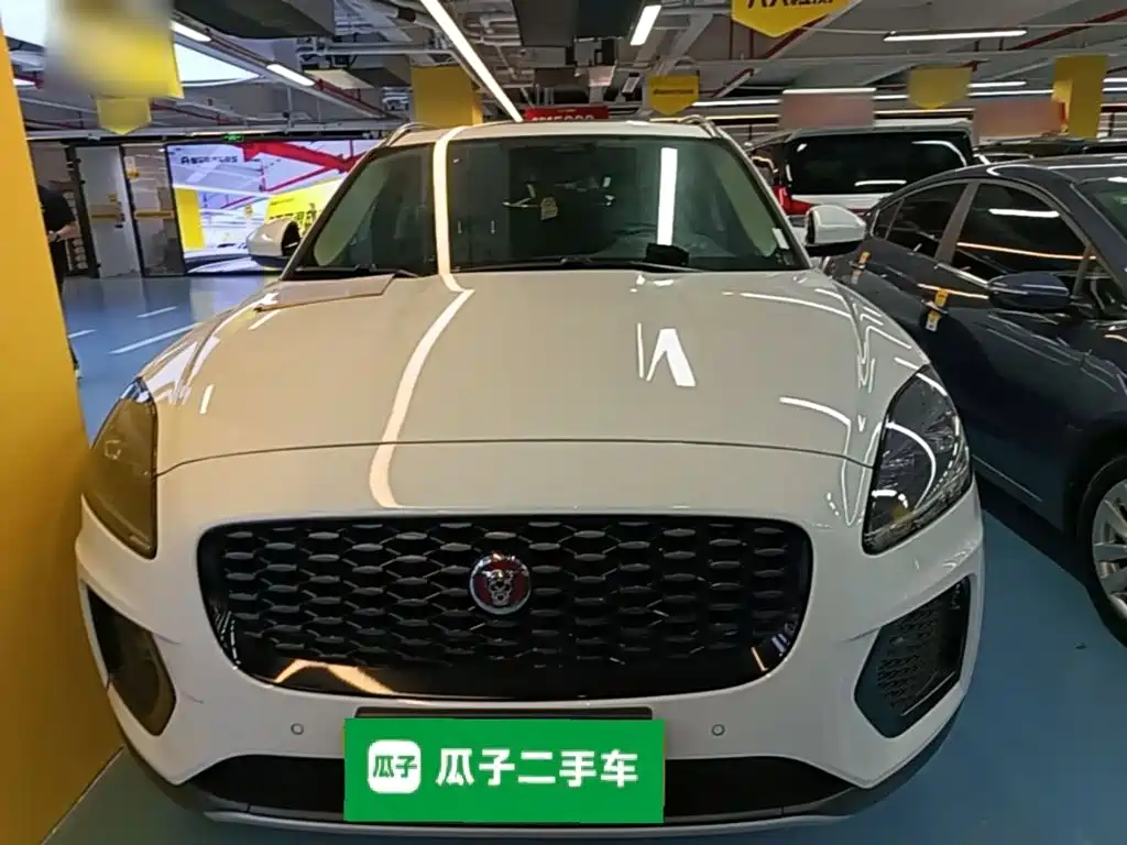 Фото 3 - Jaguar E-PACE