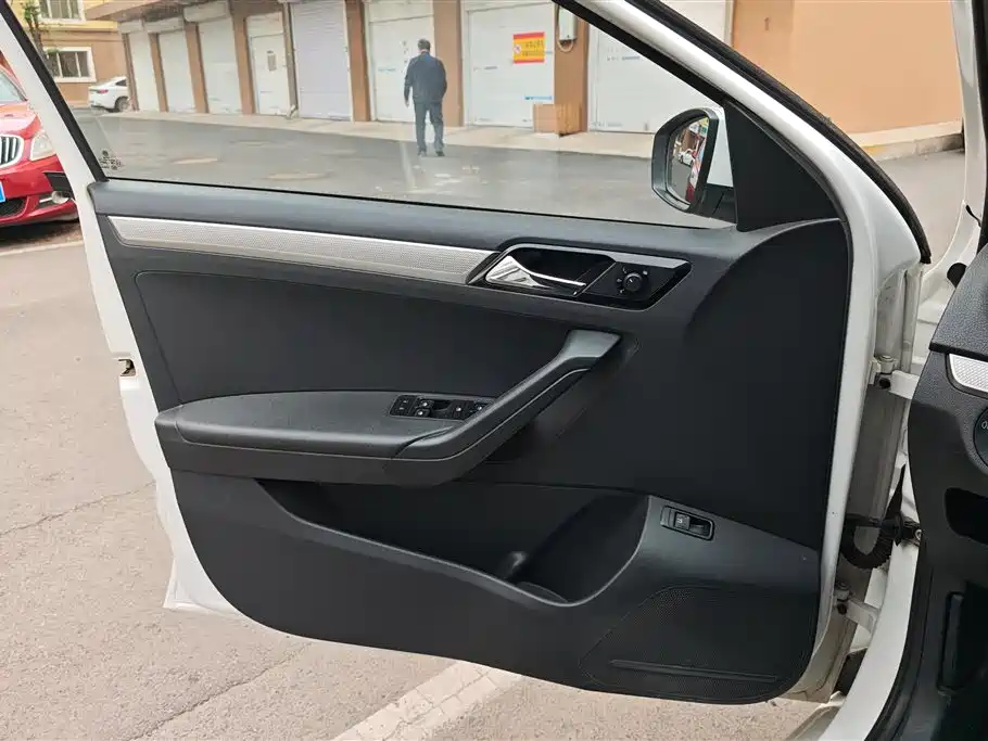 Volkswagen Jetta 2017 1.5L Manual Comfort фото 7