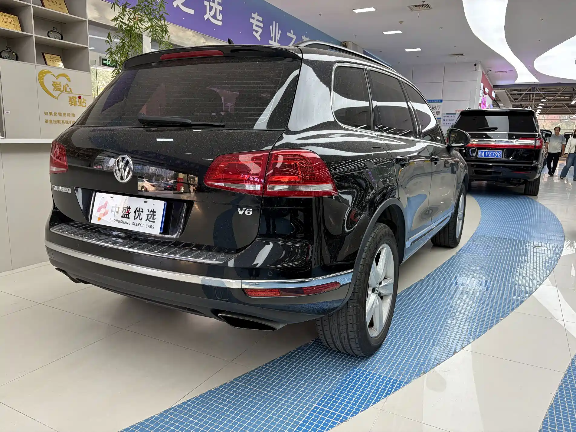 Фото 4 - Volkswagen Touareg
