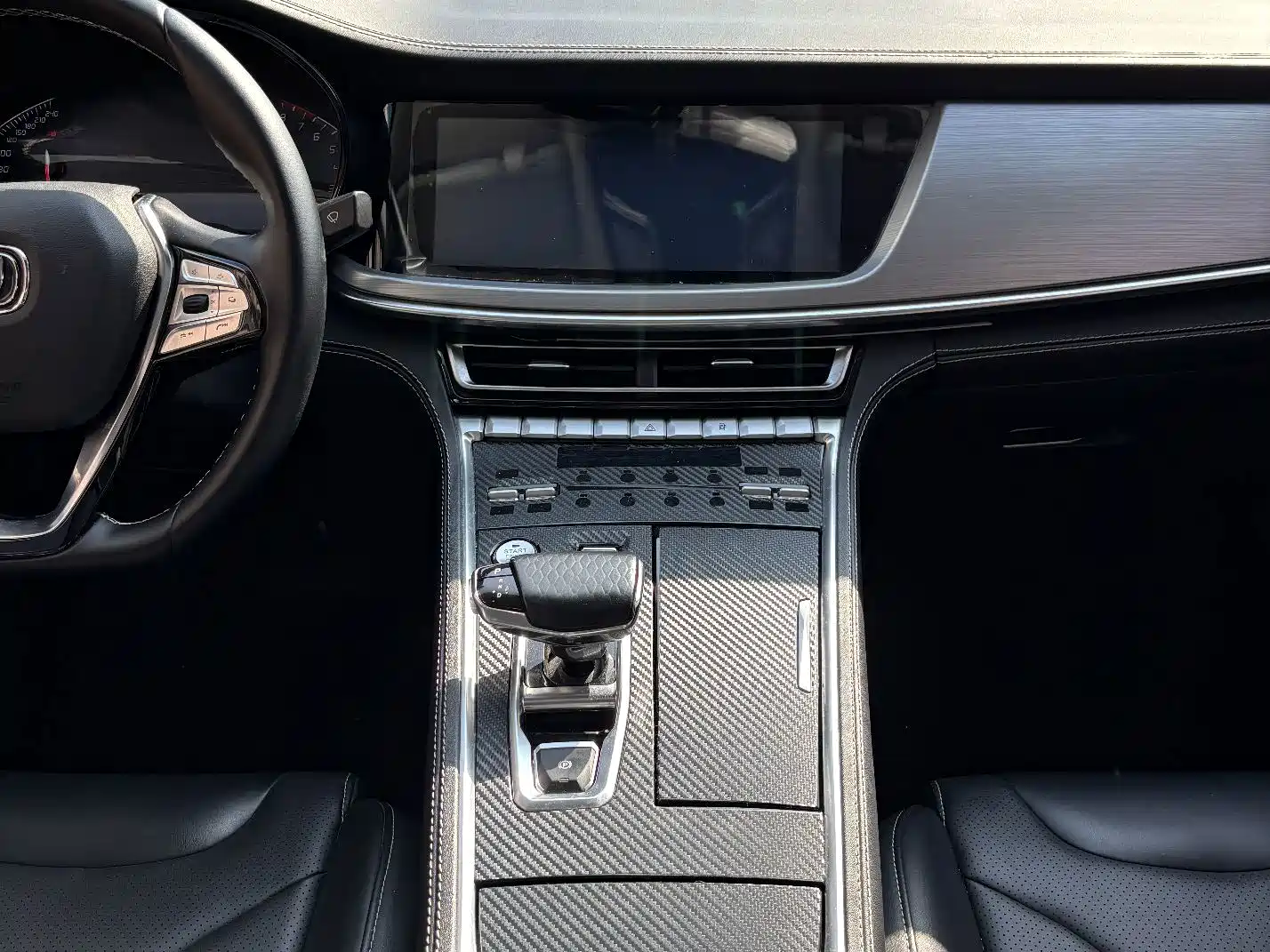 Photo 18 - Changan CS85