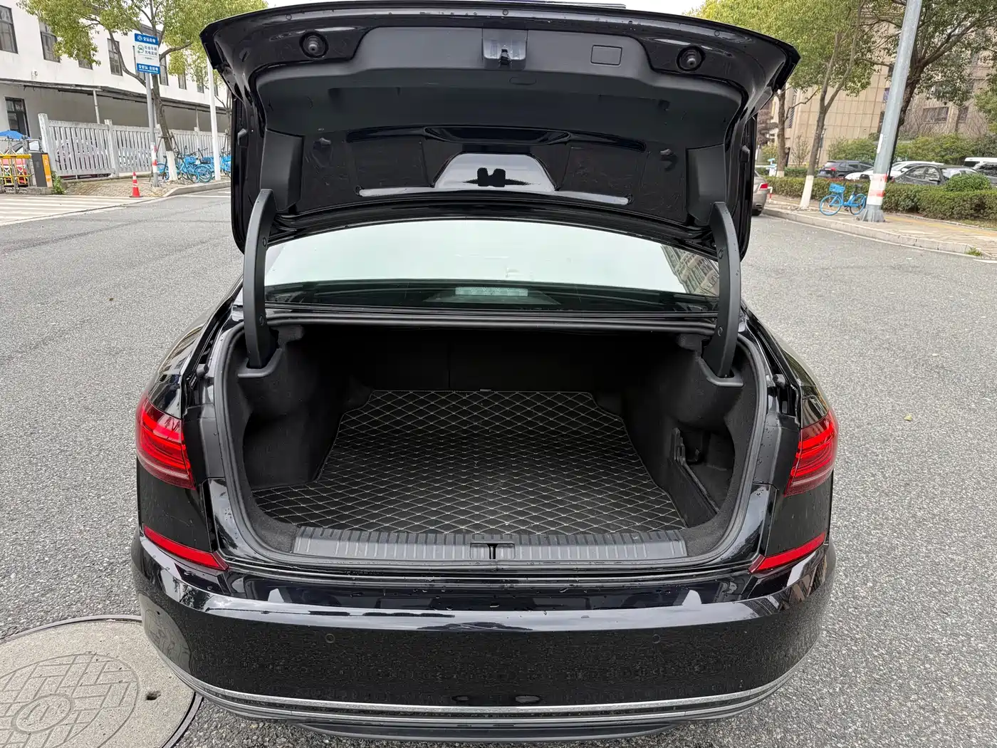 Volkswagen Passat 2023 330TSI Starlight Elite Edition фото 16