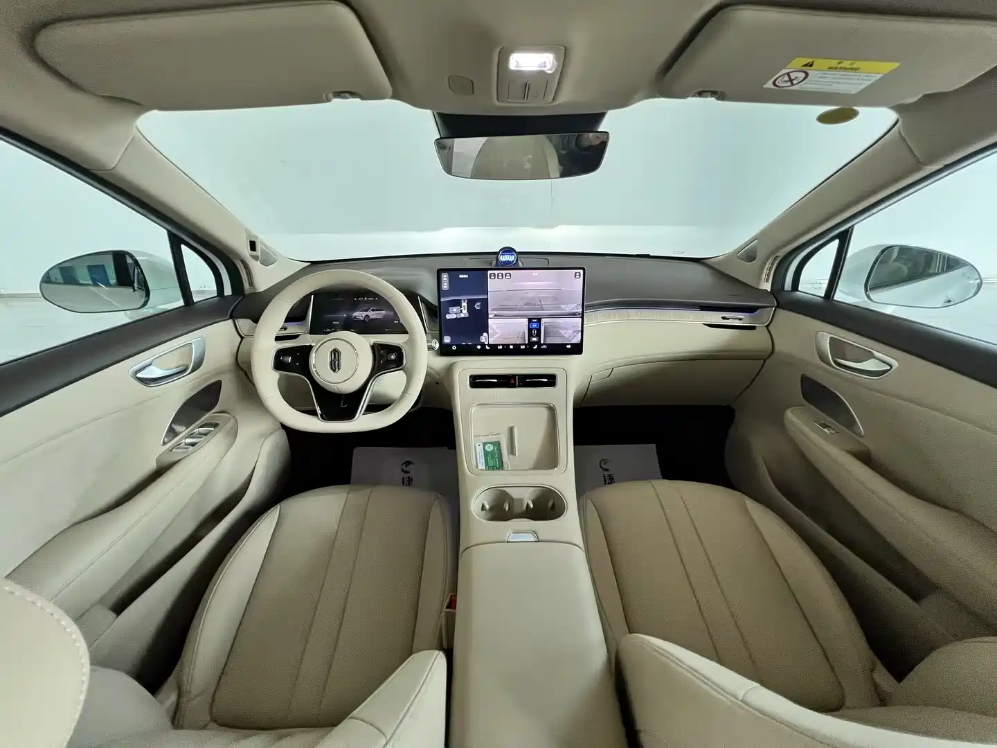 Photo 23 - Shangjie SUV