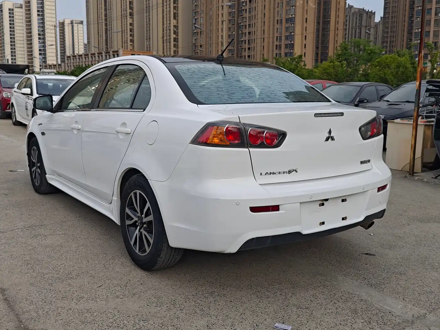 Mitsubishi Lancer EX 2016 1.8L Manual Black & White Replica Edition фото 7
