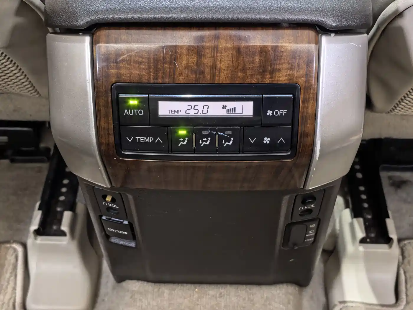 Toyota Prado 2010 4.0L Automatic VX NAVI фото 18