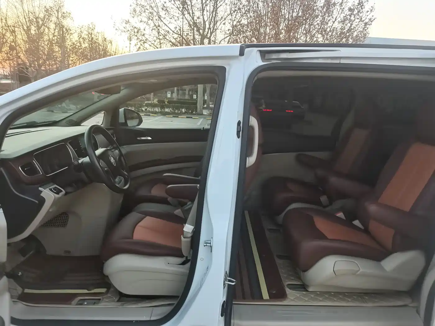Buick GL8 2014 2.4L CT Luxury Business Comfort фото 25