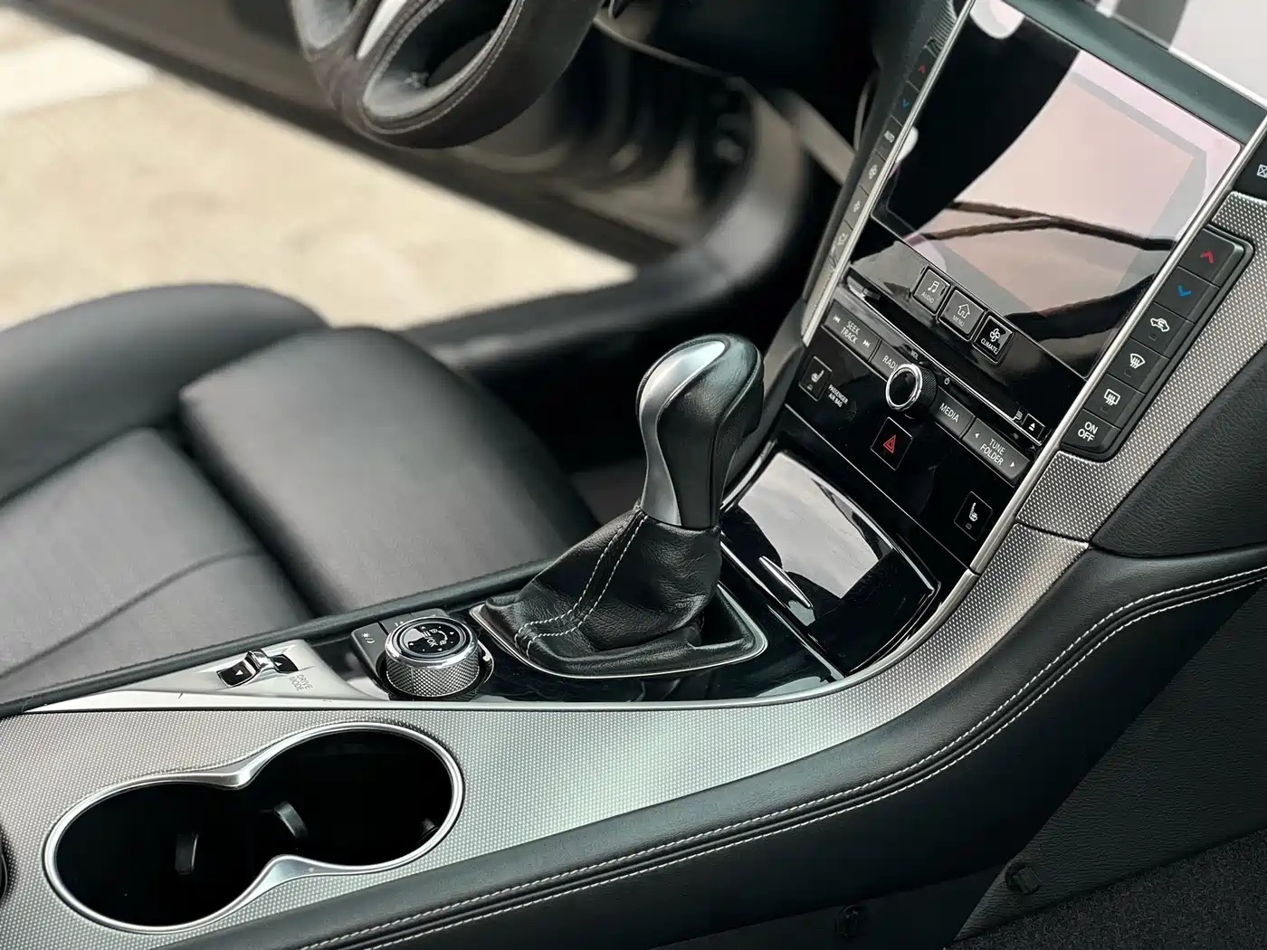 Infiniti Q50 2015 2014 3.7L Luxury Sport