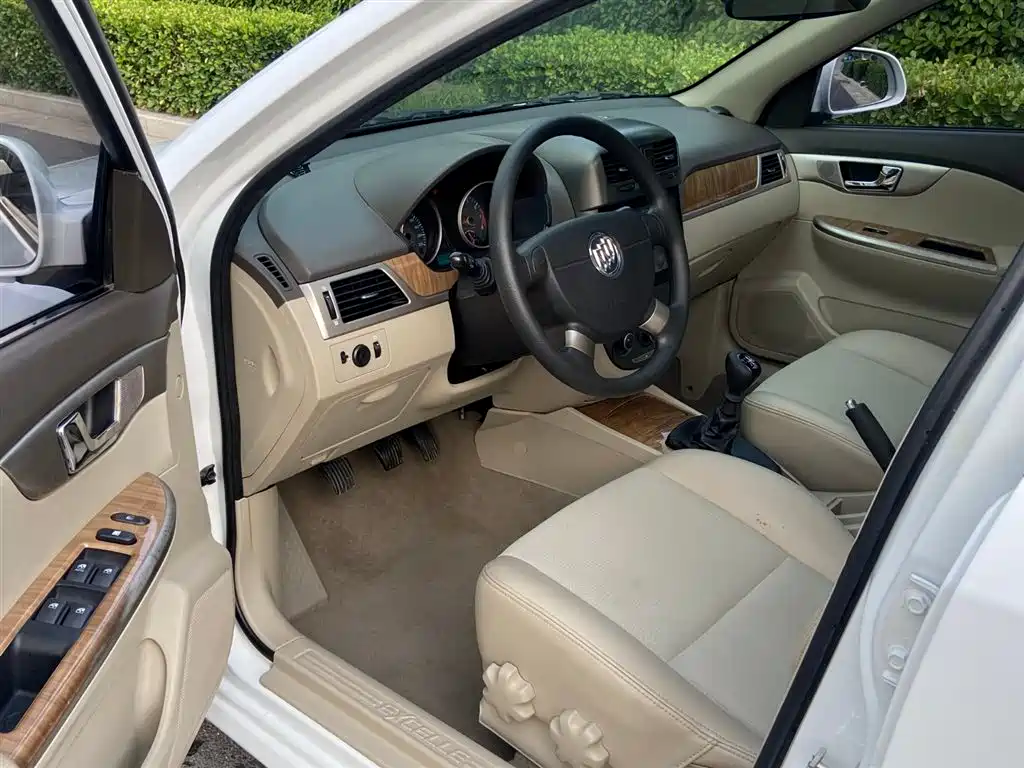 Buick Excelle 2015 1.5L Manual Classic фото 4