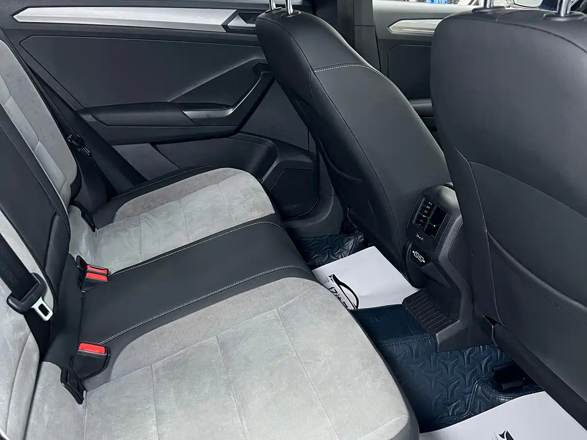 VOLKSWAGEN T ROC EXPLORING SONGS