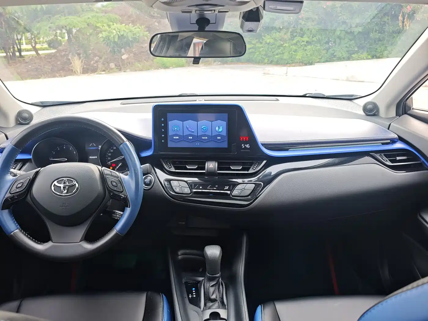 Toyota C-HR 2021 2.0L Luxury Edition фото 8