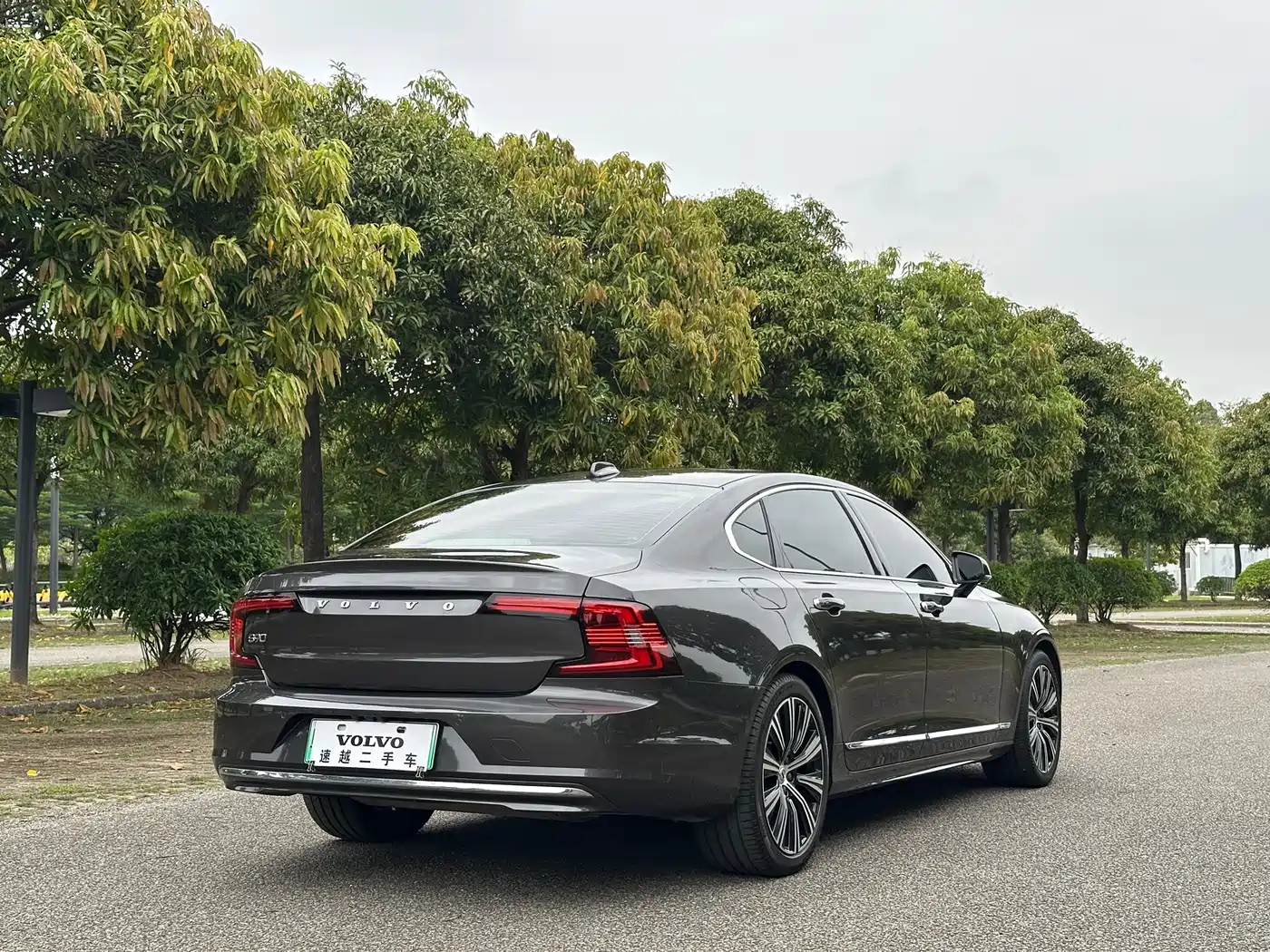 VOLVO S90 PLUG-IN HYBRID