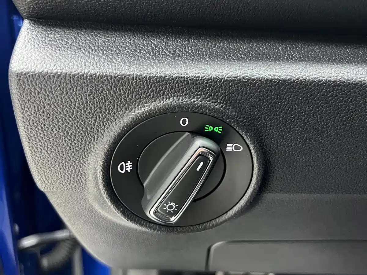 VOLKSWAGEN T ROC EXPLORING SONGS