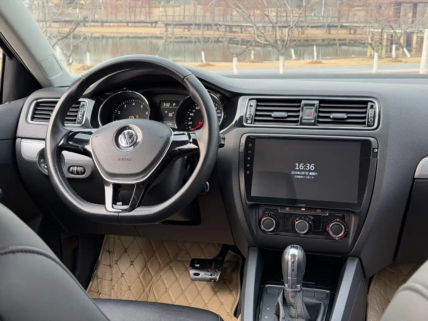 Volkswagen Sagitar 2015 230TSI Automatic Comfort фото 9